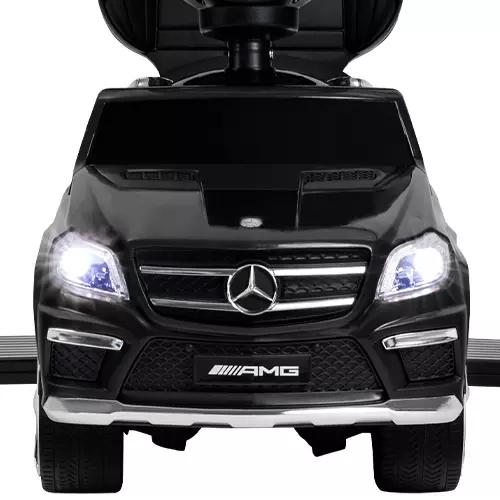 Leuchtende Scheinwerfer des dunklen Rutschautos Mercedes AMG GL 63